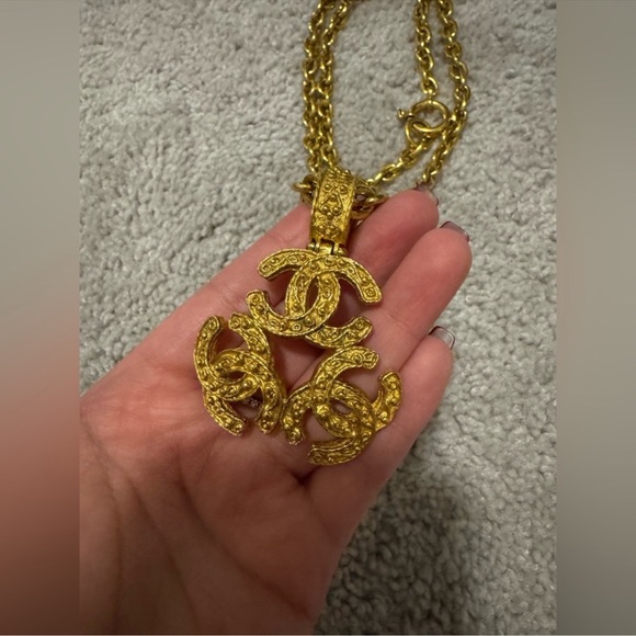 Chanel Vintage triple CC's Coco Pendant & Gold Plated Chain Necklace - Picture 3 of 6